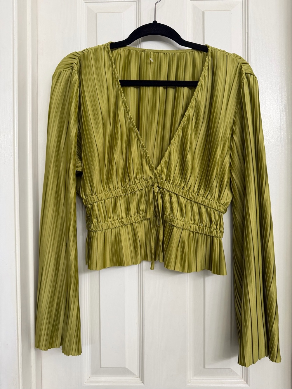 7009 Pleated V-Neck Long-Sleeve Top in Olive Green